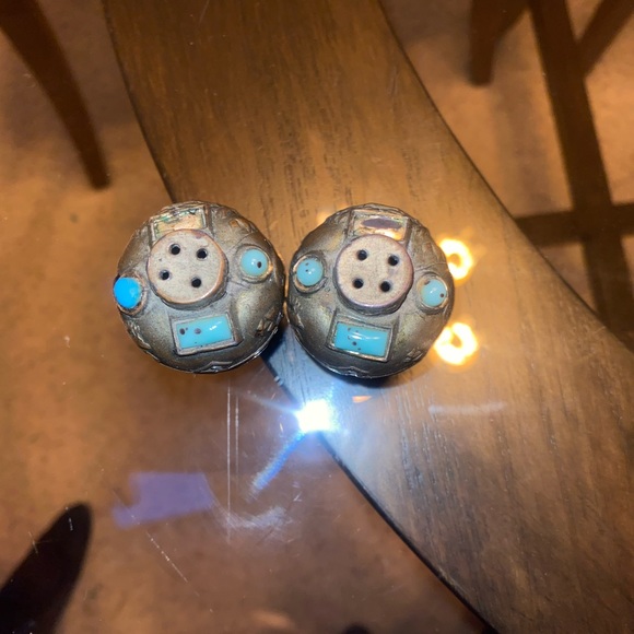 Vintage Native American pewter salt and pepper shakers with turquoise 👌✨ - Picture 3 of 8